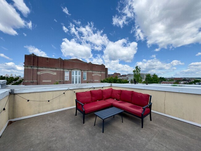 Building Photo - Charming 2 Bedroom/2 Bathroom Townhome near Patterson Park, Baltimore, MD!