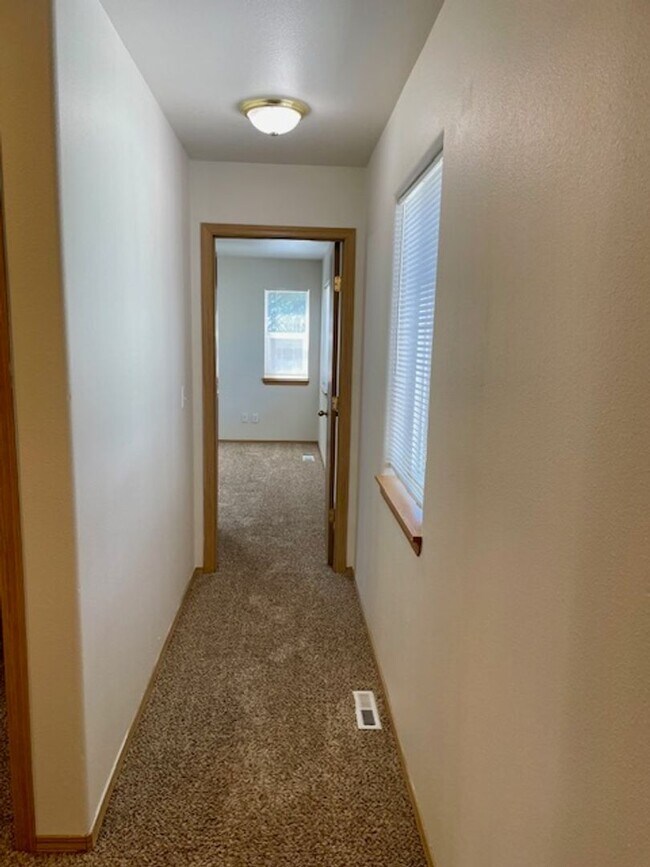 Building Photo - Charming 3-Bedroom Home with Open Layout & Fenced Yard!