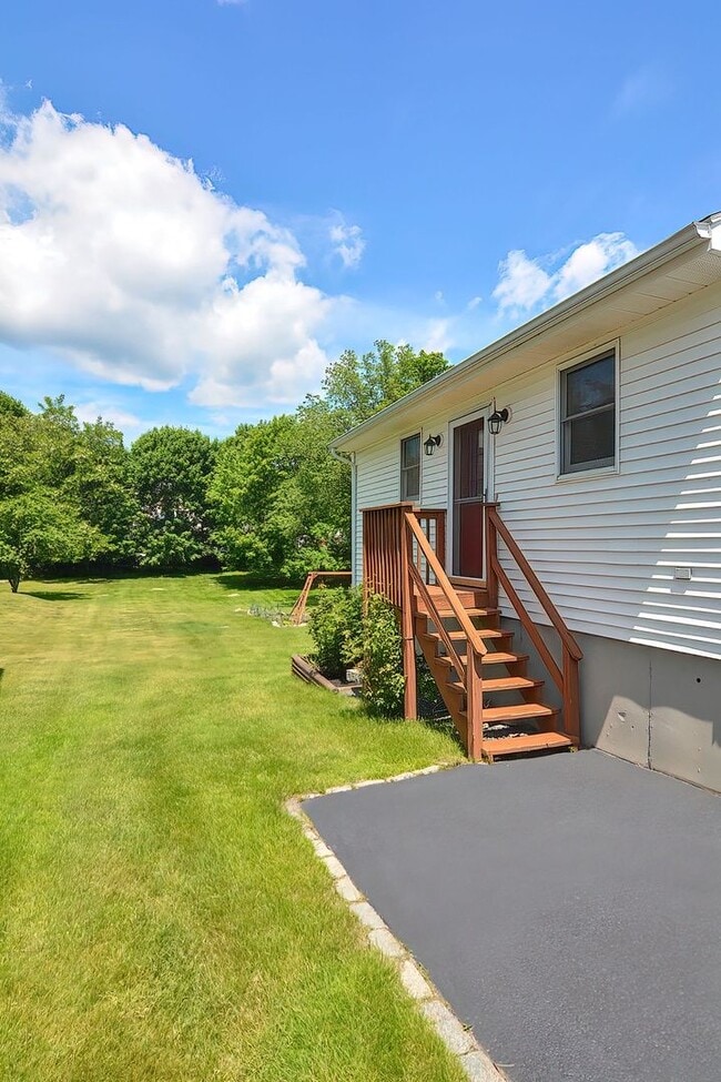 Primary Photo - Winter rental: Dot's Place- (Utilities Inc...