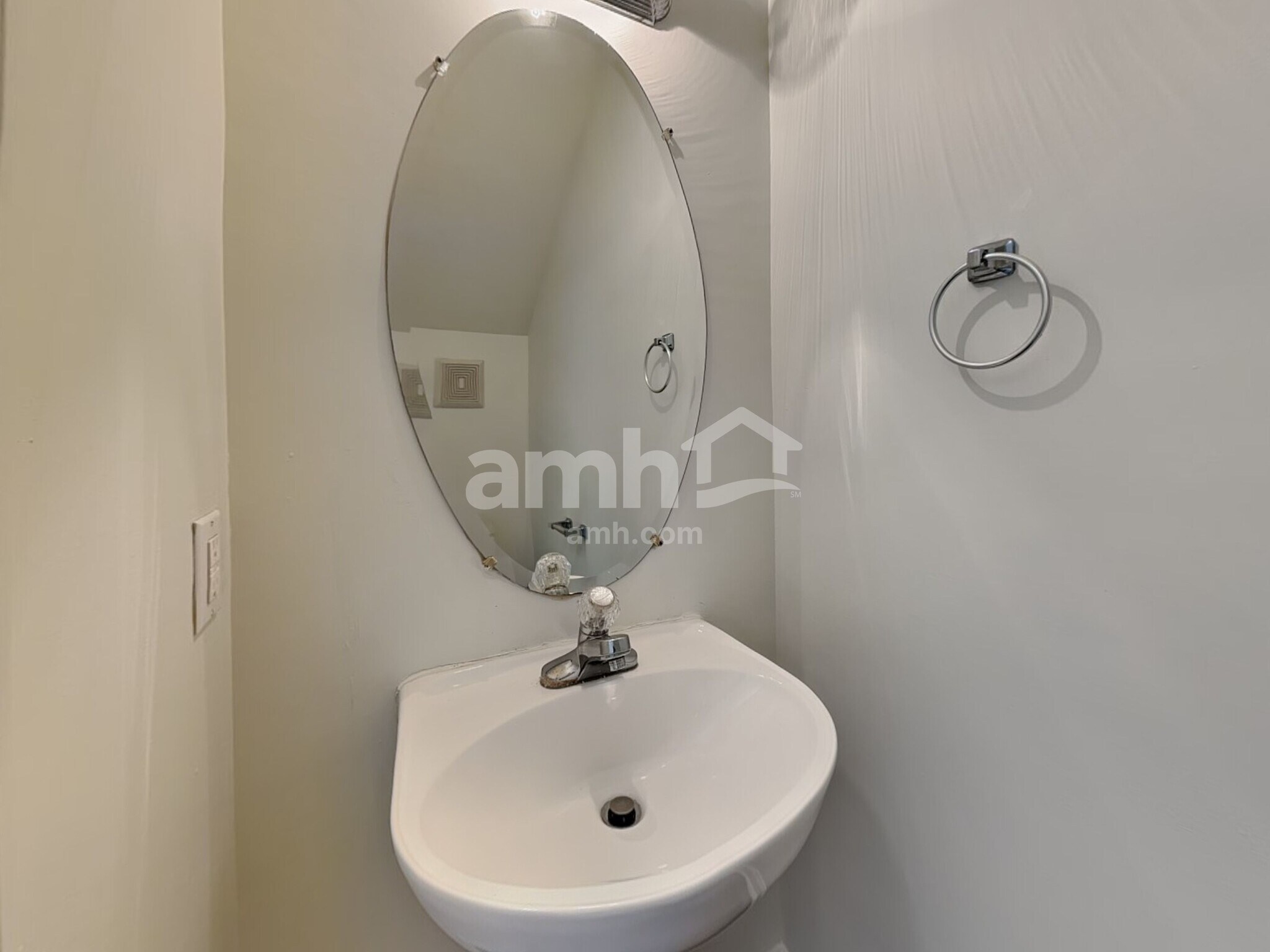 Building Photo - 3104 Gross Ave