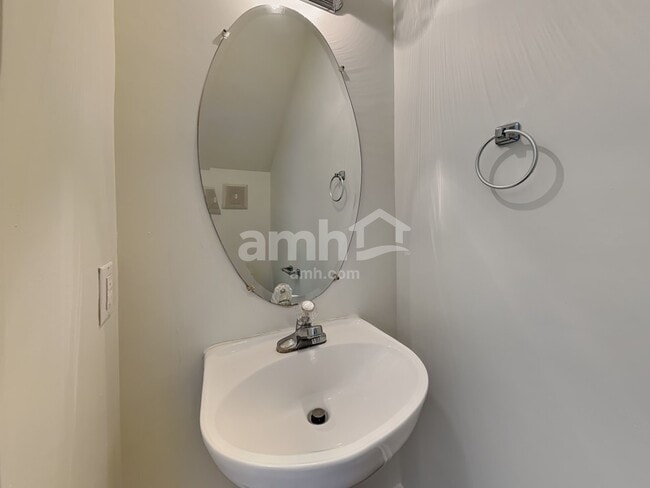 Building Photo - 3104 Gross Ave