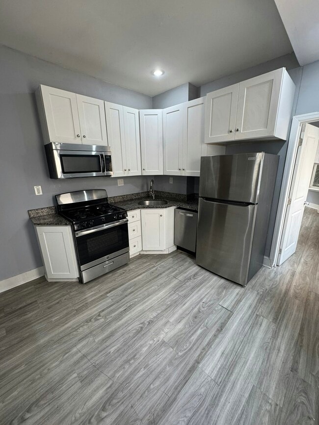 Building Photo - 1522 N Willington, Unit 2