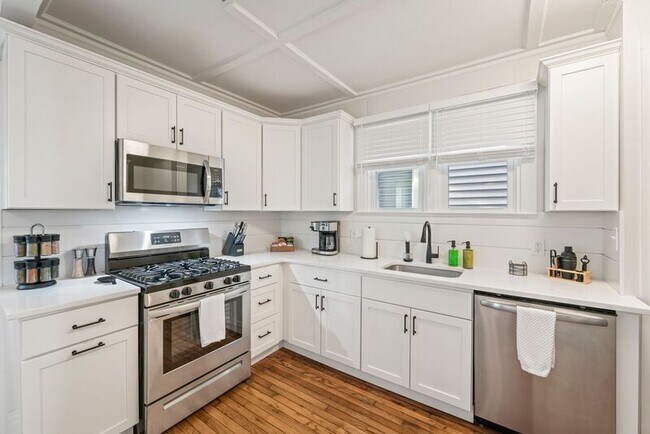 Primary Photo - 19 Granite St