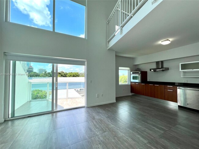 Building Photo - 1650 Brickell Ave