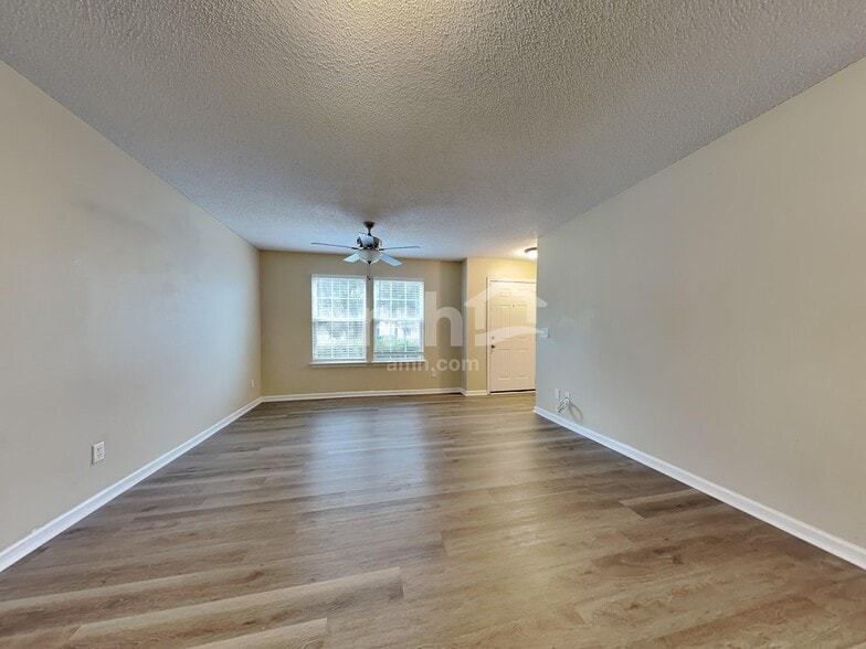 Building Photo - 1 Holly Springs Cir