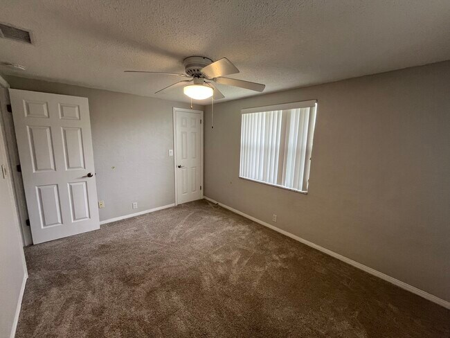 Building Photo - 5 Wisteria Dr