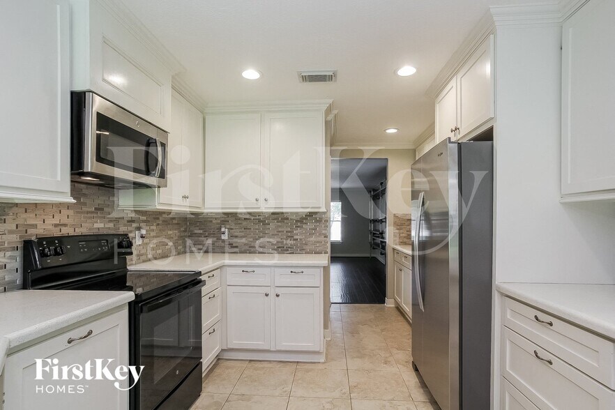 Building Photo - 6007 Weisinger Dr