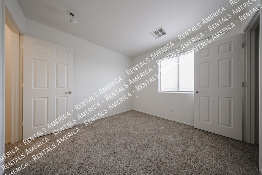 Building Photo - 1295 E Leaf Rd