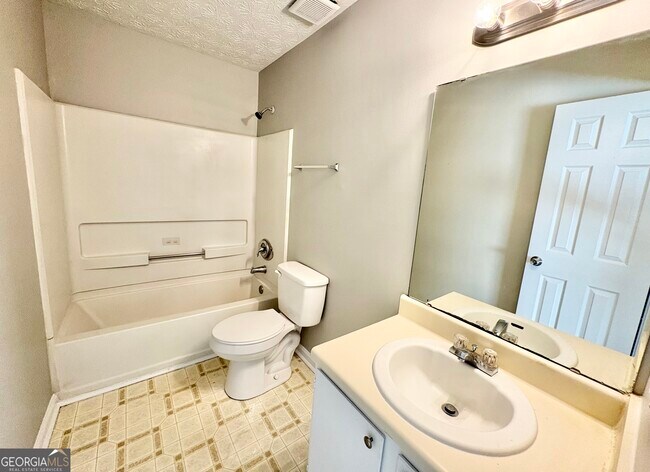 Building Photo - 408 Bainbridge Dr