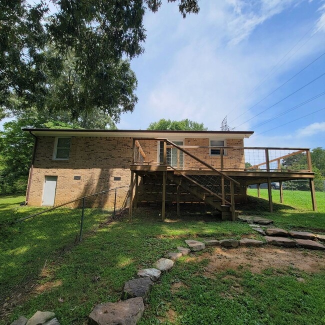 Building Photo - 2128 Wildwood Rd