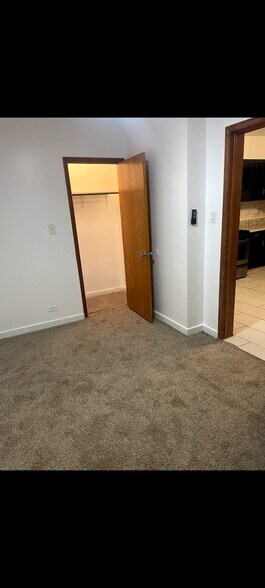 Building Photo - 8346 S Mackinaw Ave