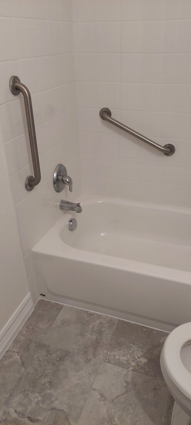 Building Photo - 15214 Sabal Palm Rd