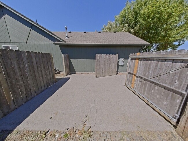 Building Photo - 910 Arrow Leaf Ave