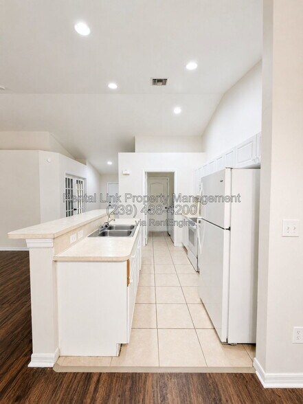 Building Photo - 764 Breamer Ave S