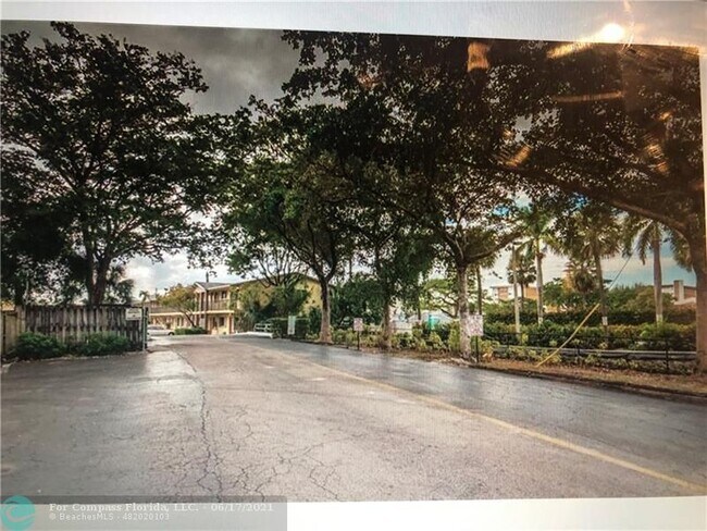Building Photo - 1818 E Oakland Park Blvd