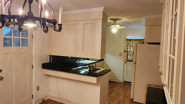 Building Photo - 110 May Ln