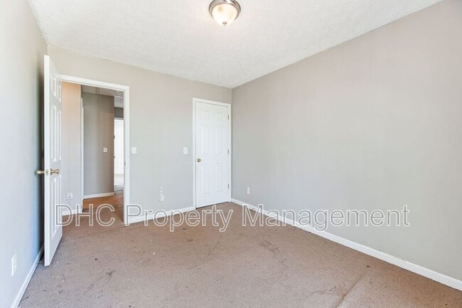 Building Photo - 5607 Strathmoor Manor Cir