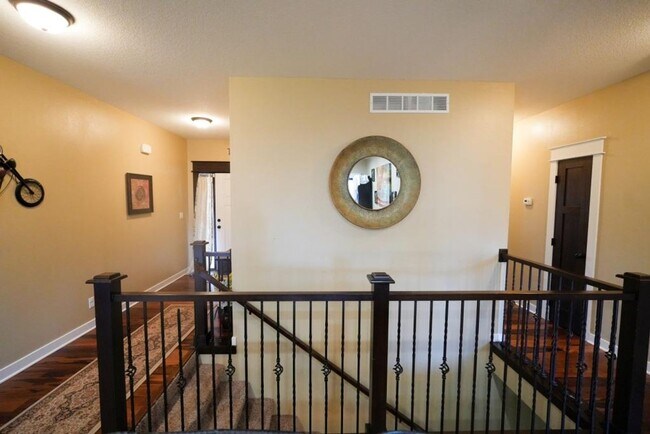 Building Photo - "Luxury Ranch Living: Your Dream Home with Furnished Basement in Urbandale"