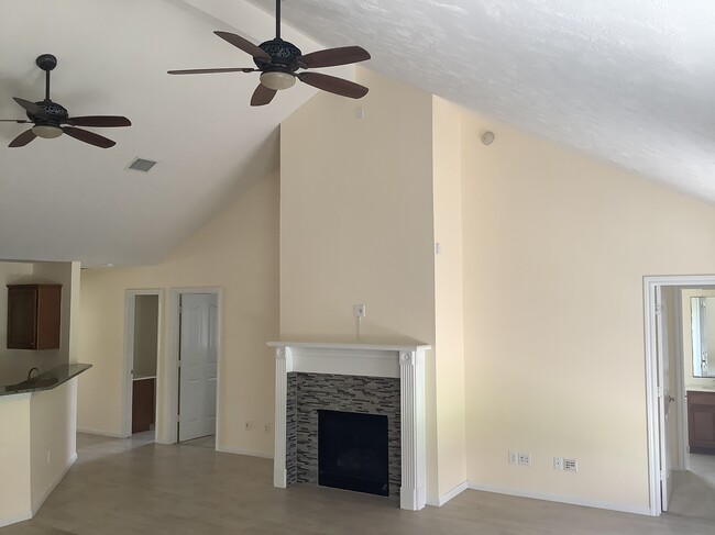 Double ceiling fans with remote control - 11502 Grimes Ave