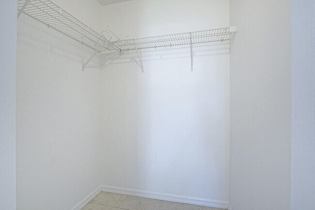 Building Photo - 1273 SW Albenga Ave