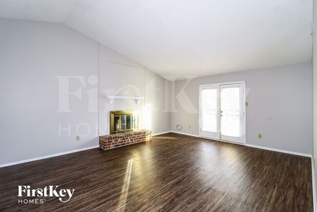 Building Photo - 5798 Jardin Pl