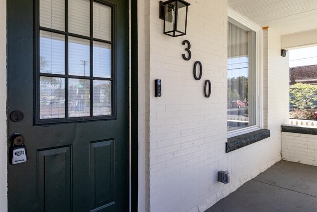 Building Photo - Stunning Remodeled Patio Home in Baker – 3...