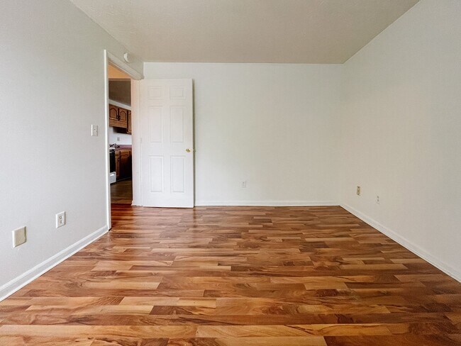 Building Photo - 114 E 8th St