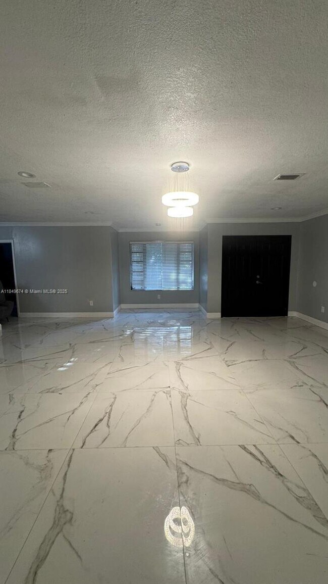 Building Photo - 15775 N Miami Ave