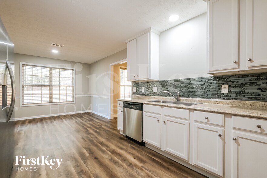 Building Photo - 622 River Rock Cir