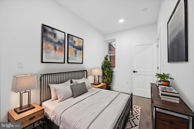 Building Photo - 5719 Cambridge St