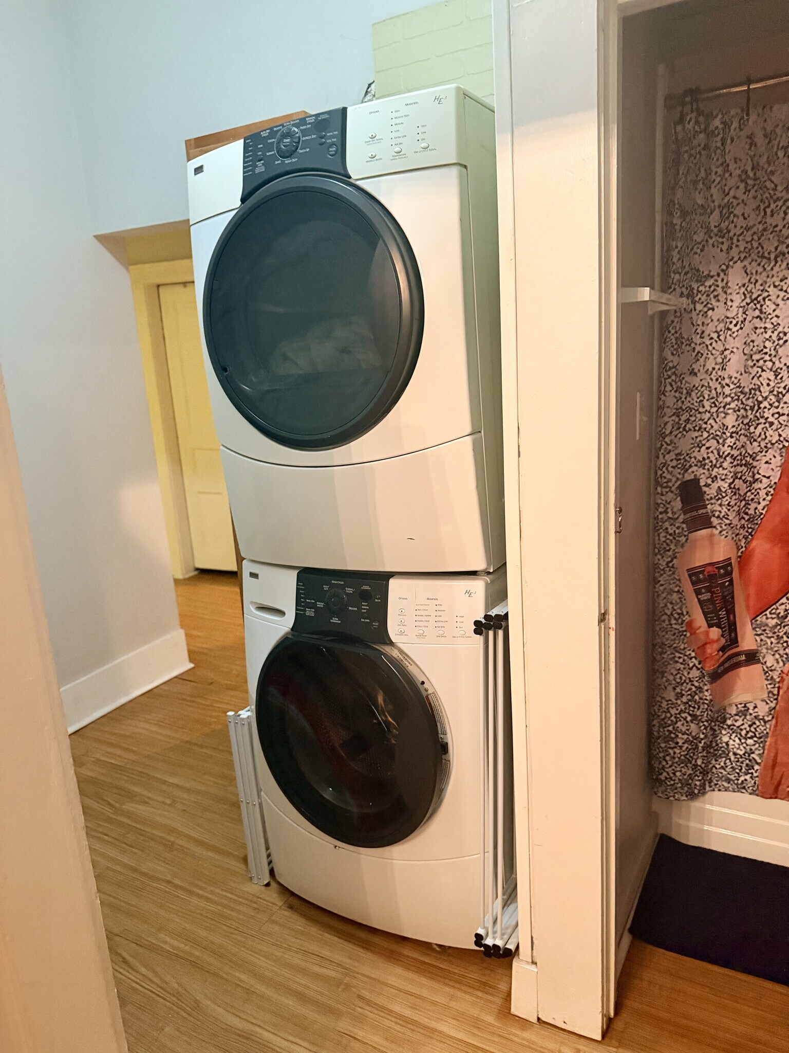 Building Photo - 178 W 8th Ave