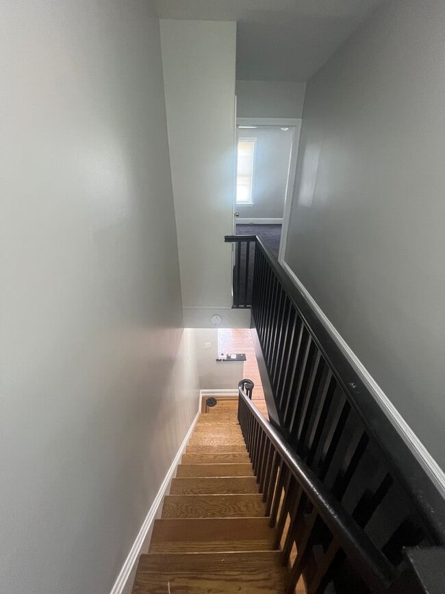 Building Photo - Bright 2-Bedroom with Spacious Bath & Priv...