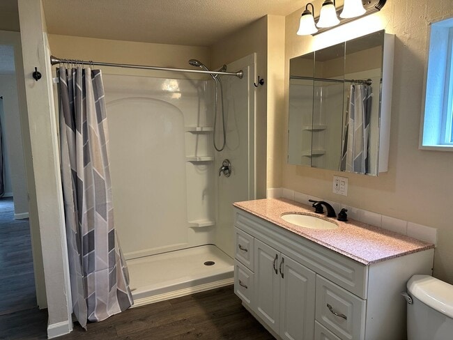 Building Photo - Charming 3 bed 1 bath house in a great a n...