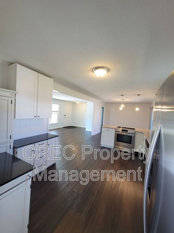 Building Photo - 7744 Allwood Ave