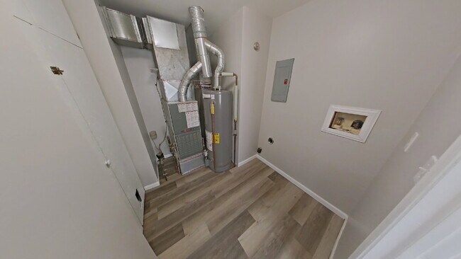 Building Photo - "3-Bedroom Home in Roseville - Spacious 1294 Sq Ft Comfort!"