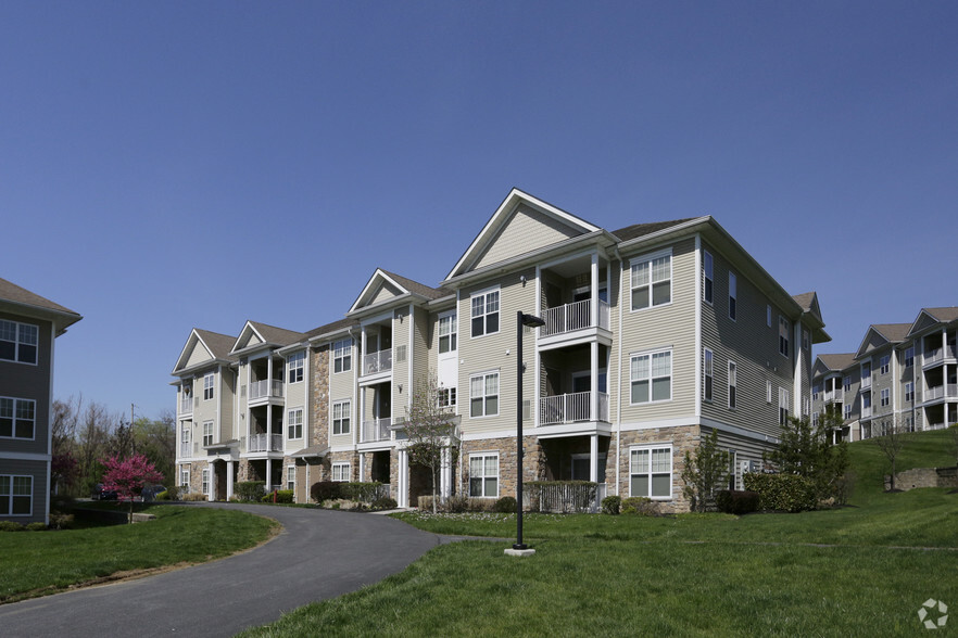 Building Photo - Woodmont Mews