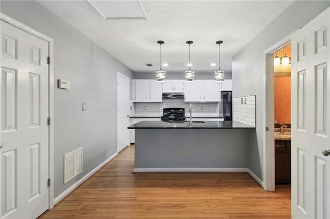 Building Photo - 1058 Mansfield Ct