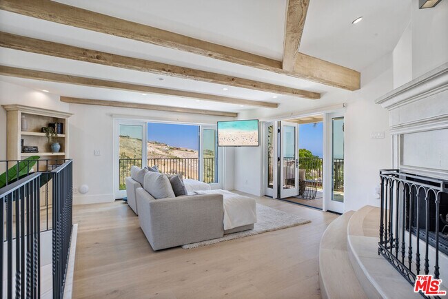 Building Photo - 5868 Zumirez Dr