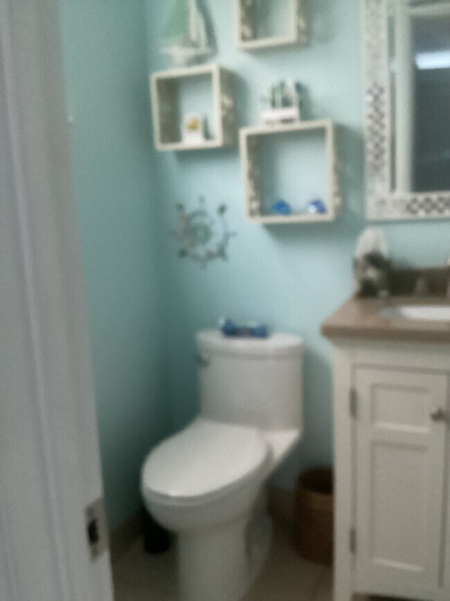 1/2 Bath - 1391 S Ocean Blvd