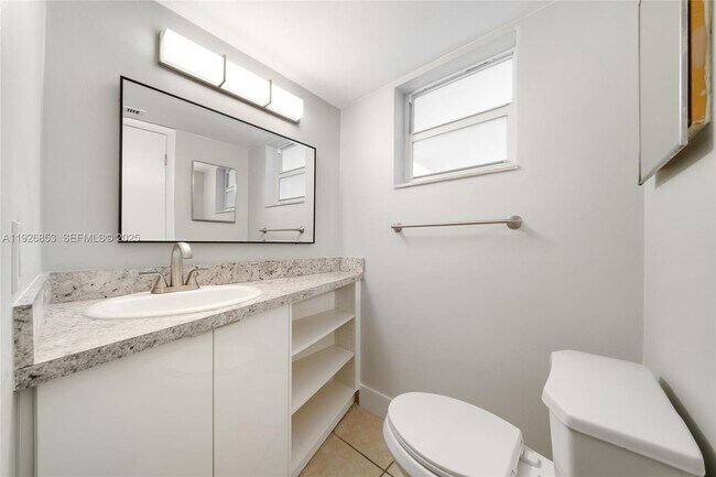 Building Photo - 1701 NE 191st St