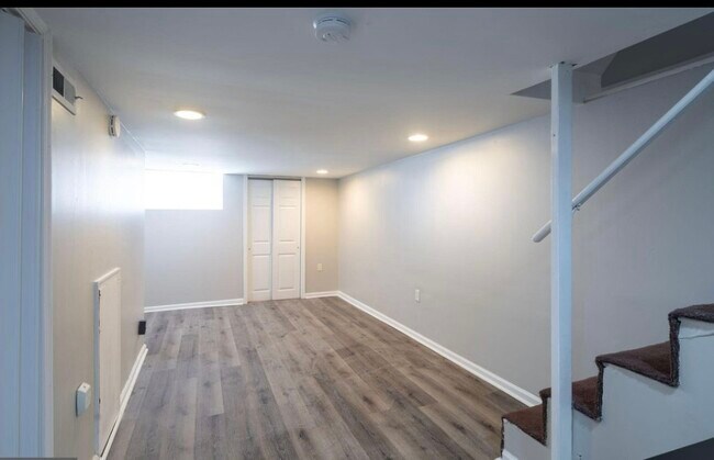 Building Photo - 1326 S Mole St