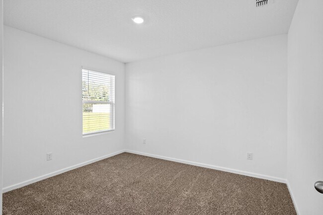 Building Photo - Almost New Home