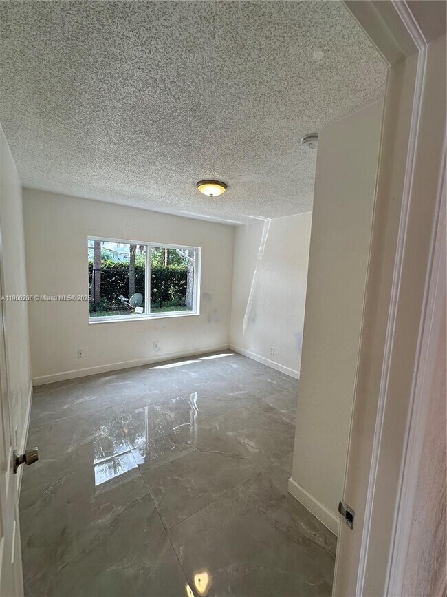 Building Photo - 3901 NW 9th Ave