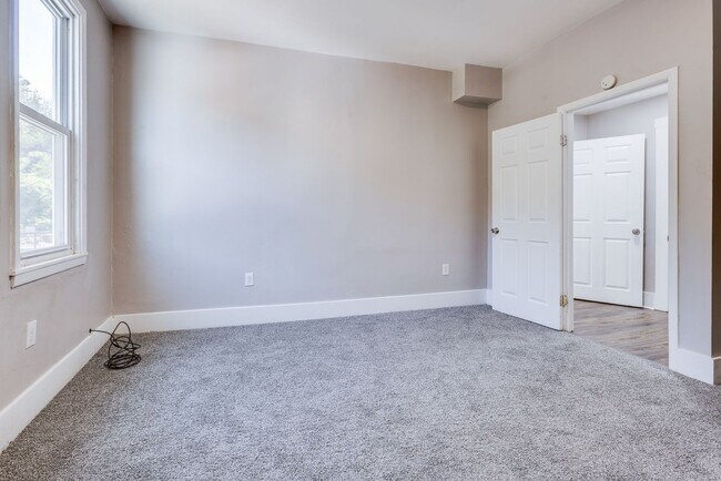 Building Photo - 2641 S 18th St