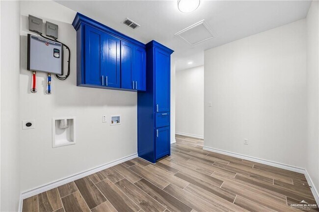 Building Photo - 14 Nominee St