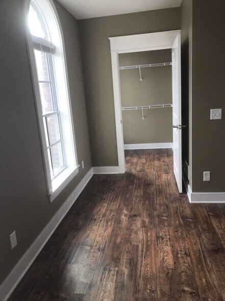 Building Photo - 110 Plum Aly