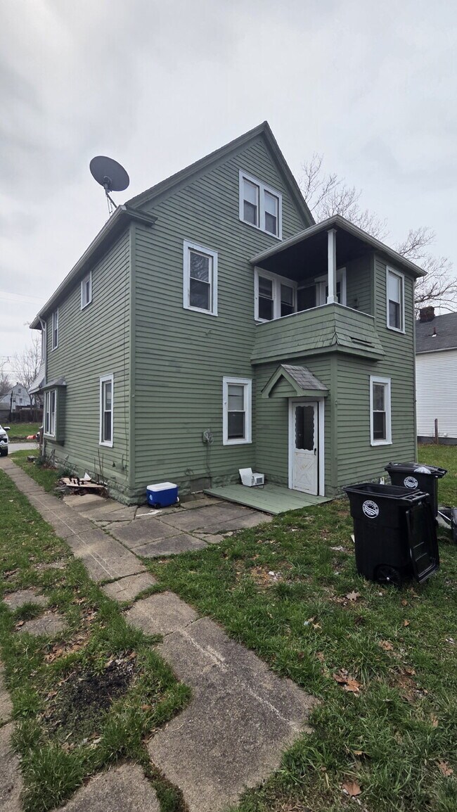 Building Photo - "3-Bed Comfort, Style & Nearby Recreation!"