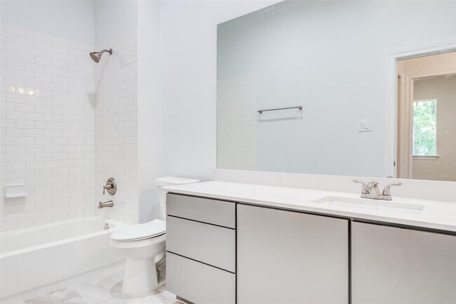 Building Photo - 144 Monterrey Rd W