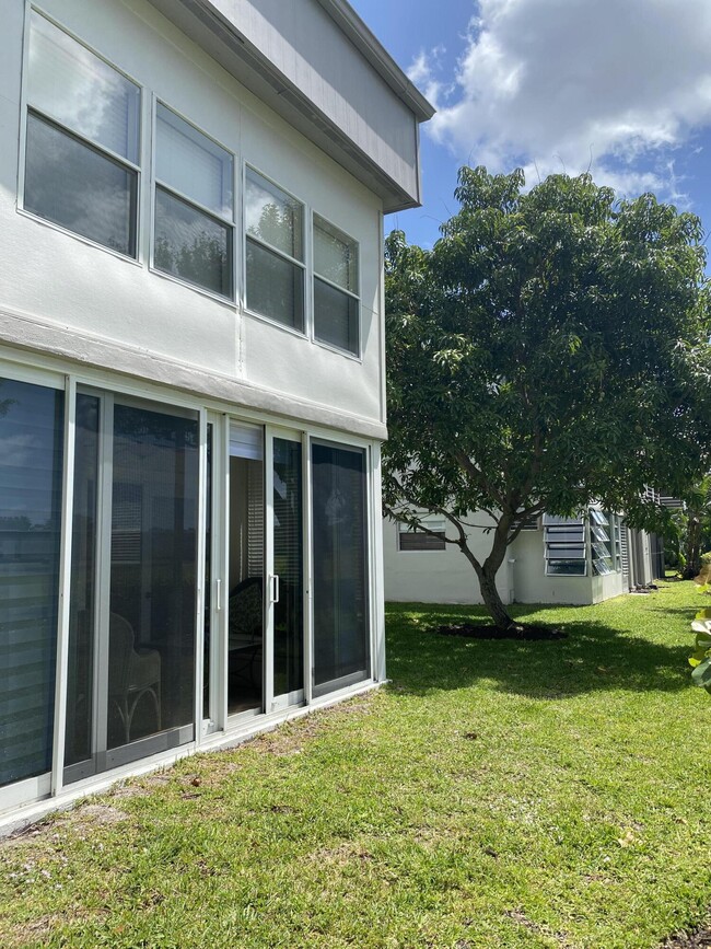 Building Photo - 148 Normandy Ln