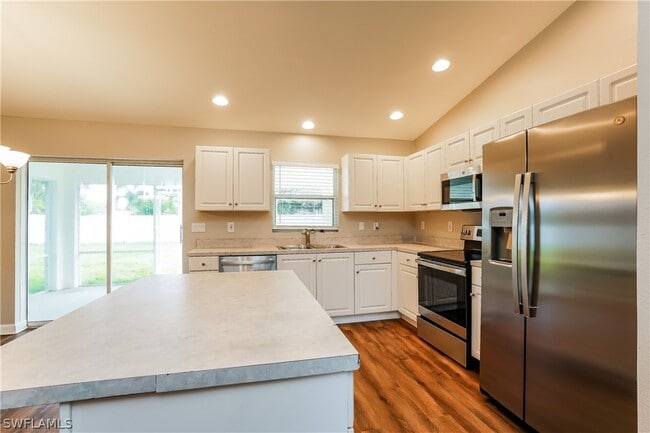 Building Photo - 617 SE 27th St